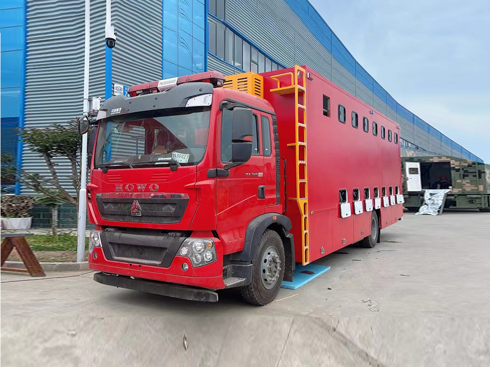 重汽豪沃移動(dòng)廁所車(chē)